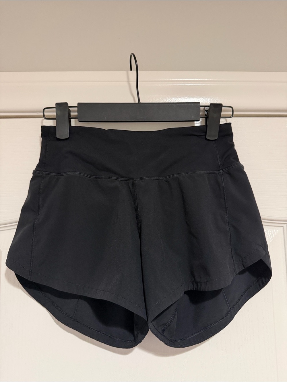 Women’s Lululemon Mid Rise 4 inch Speed Up Black Shorts